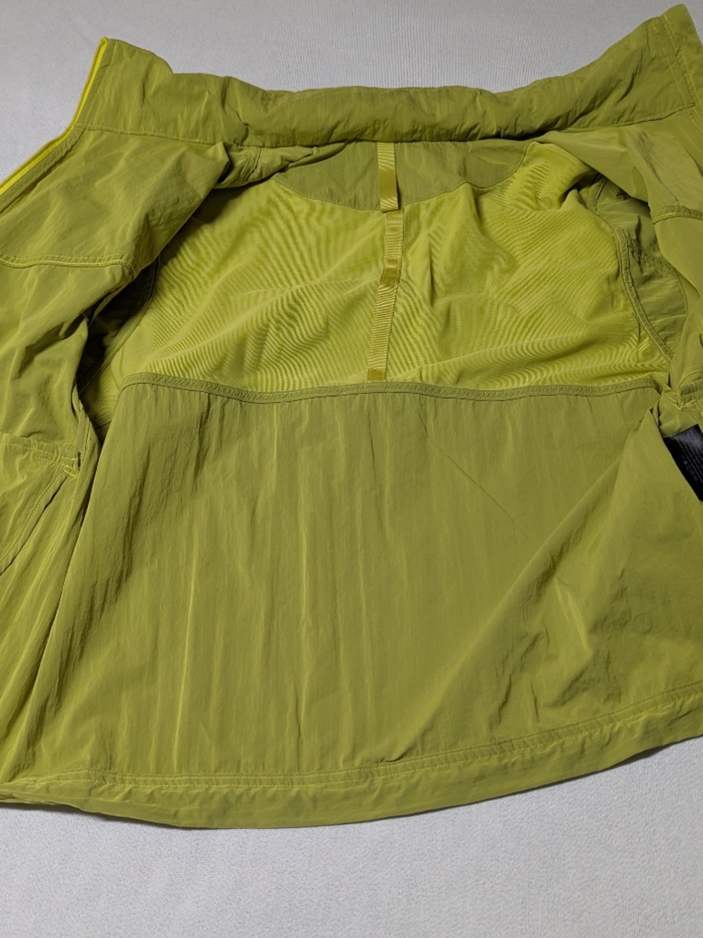 Lululemon Lightweight Hooded Jacket - Size 4 - Picture 4 of 16